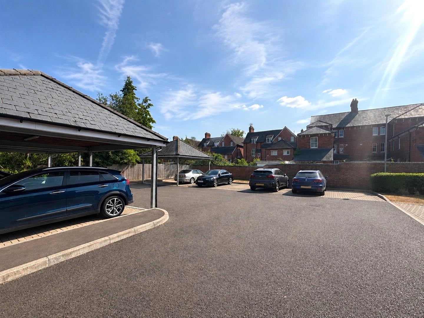 30 Warwick Avenue, Bedford